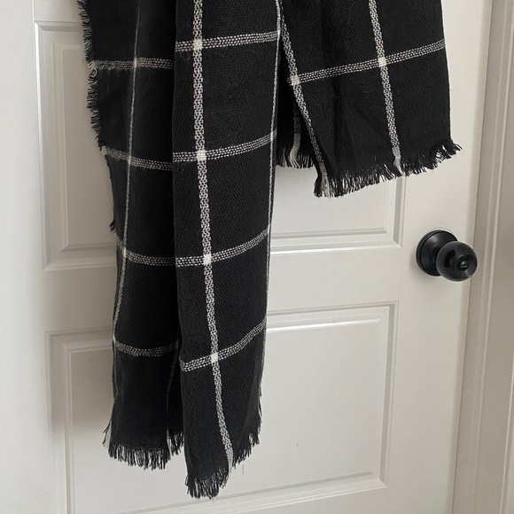 Jackson Rowe Blanket Scarf - Picture 2 of 3